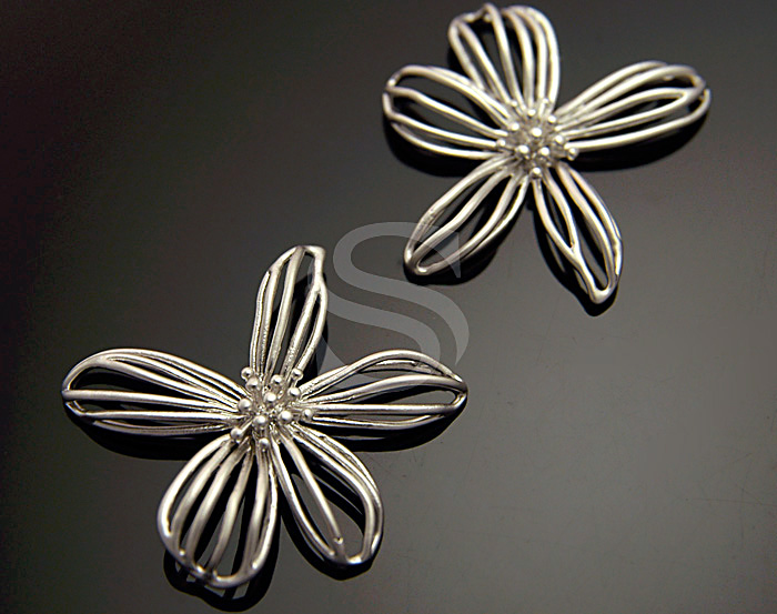 Line Art Beautiful Flower Connector Ver.2 / Brass / 29mm x 30mm [B0993